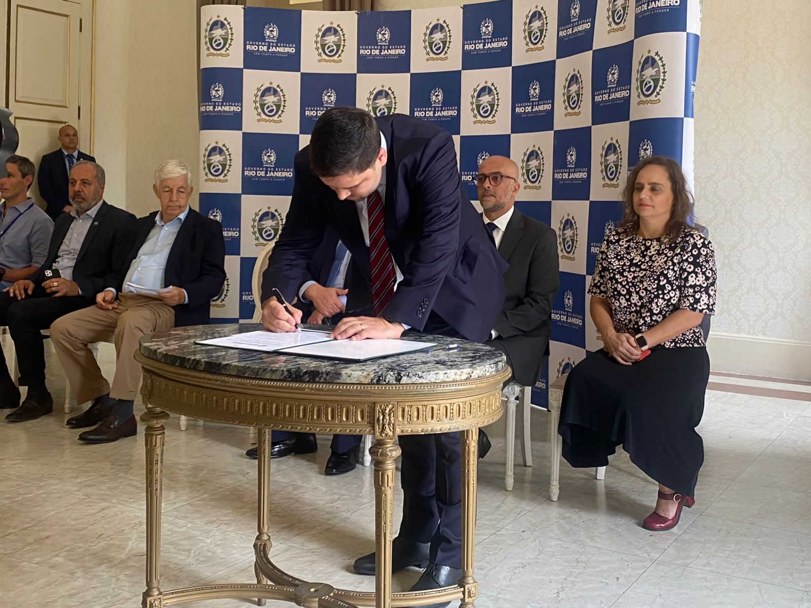 Governo do Rio assina decreto que estabelece regras para a Logística Reversa no Estado