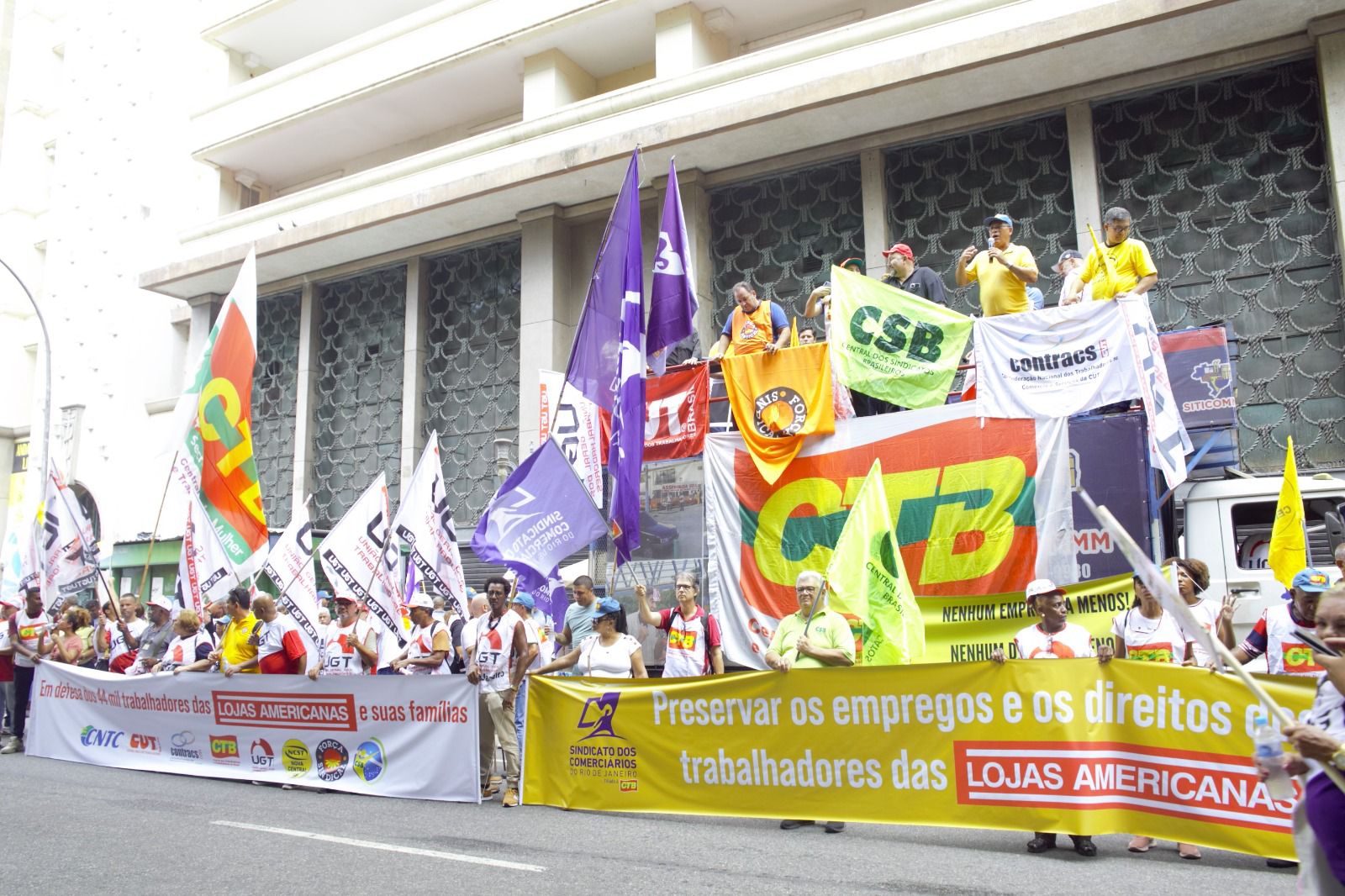 Trabalhadores das Lojas Americanas protestam no Centro do Rio (Foto: Divulgação)
