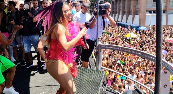 Lexa arrasta multidão no Centro do Rio (Foto: Thalyson Martins/ Super Rádio Tupi)