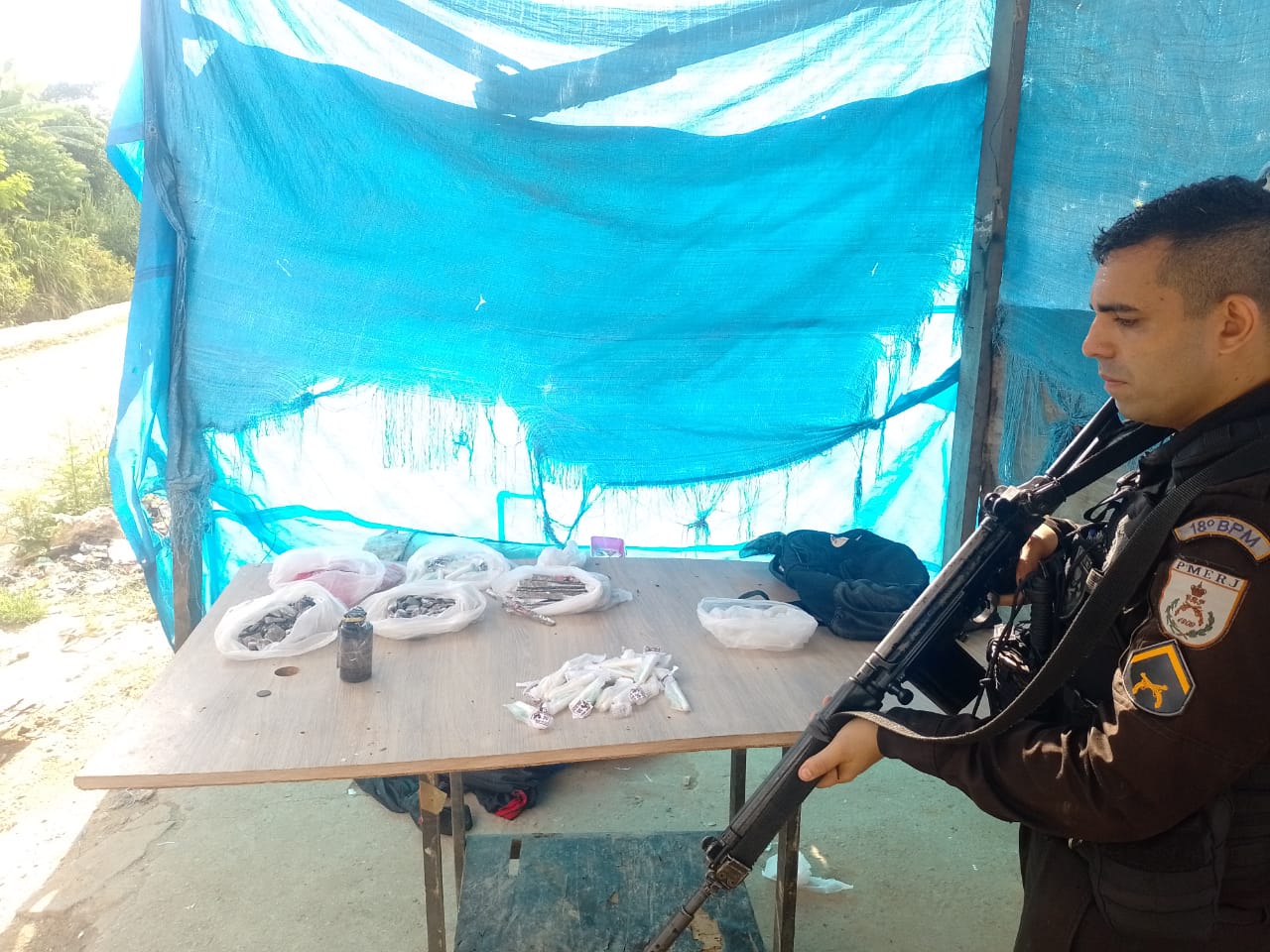 Polícia Militar volta a ocupar a Gardênia Azul, na Zona Oeste