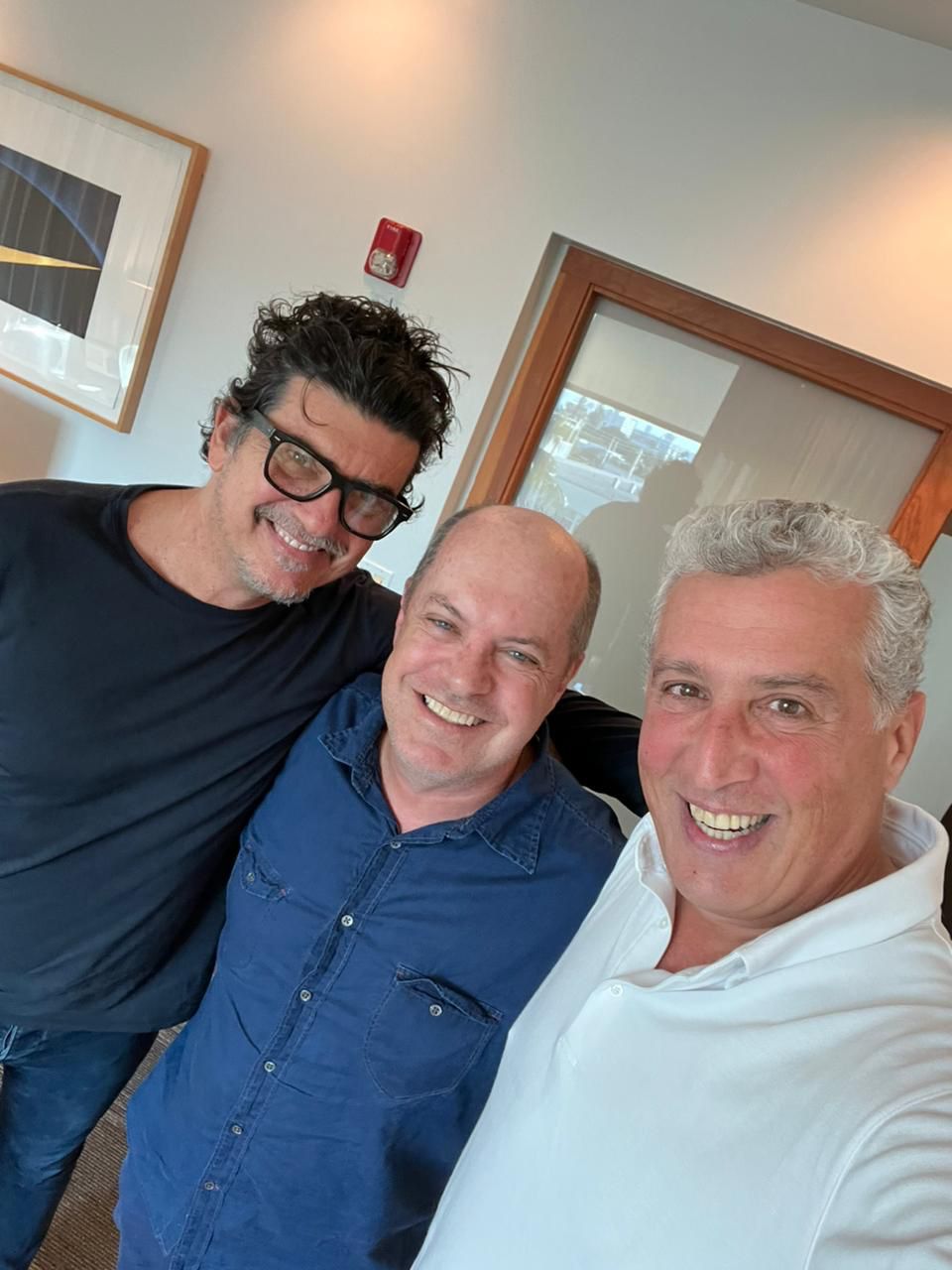 Samy Elia, empresário de Gloria Groove e Grag Queen, se reúne com CEO da Warner Chappell e diretor da UBC nos EUA (Foto: Divulgação)