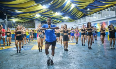 Alex Coutinho dá aula de samba na Paraíso do Tuiti