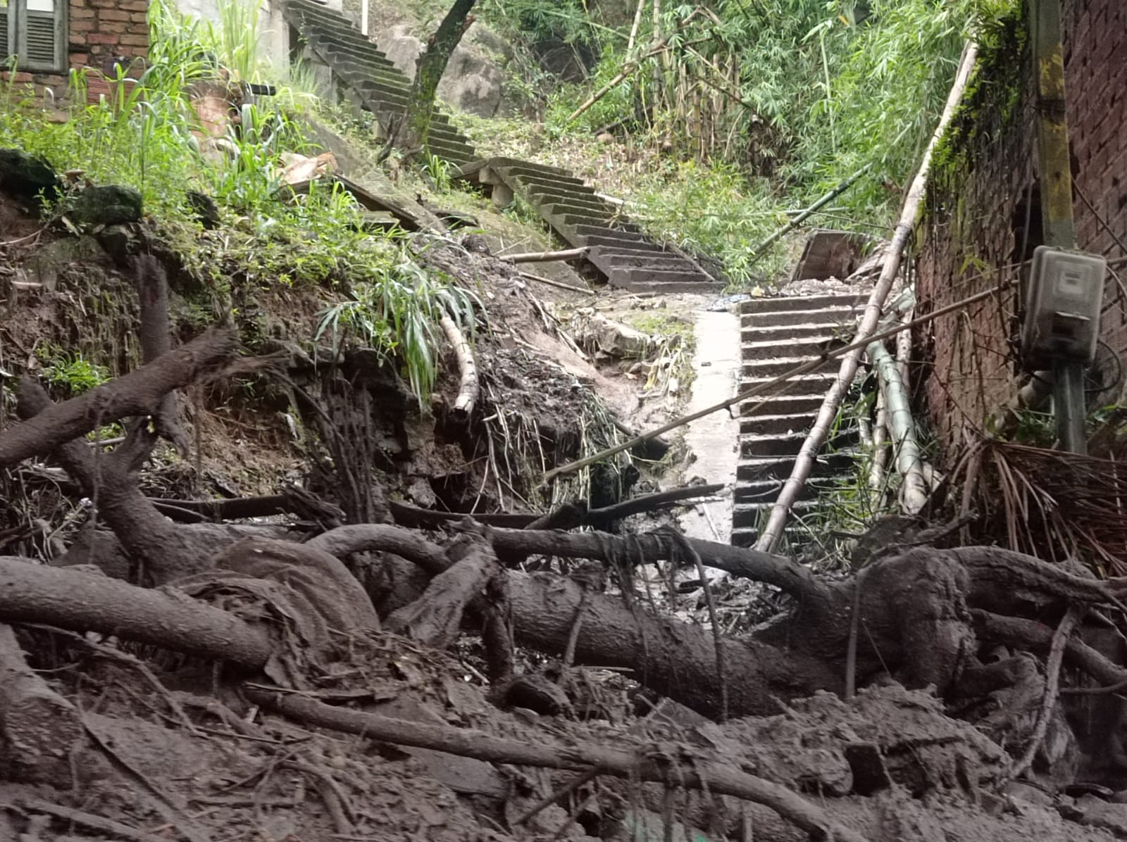 Deslizamento deixa uma pessoa morta em São Gonçalo