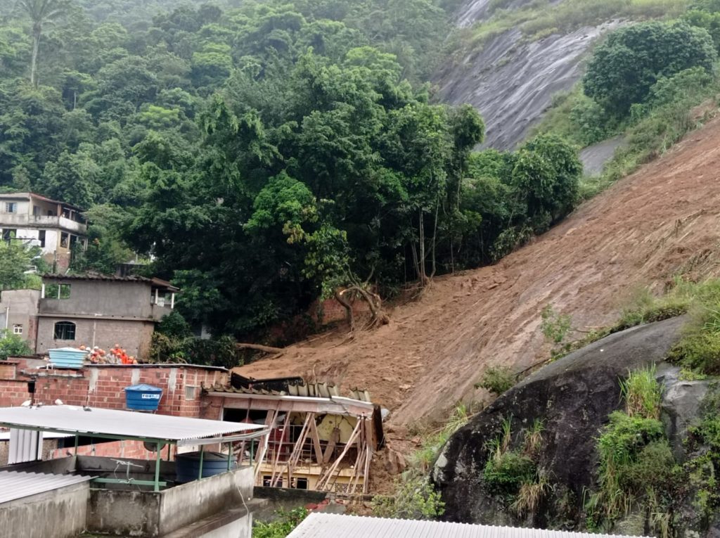 Deslizamento deixa uma pessoa morta em São Gonçalo