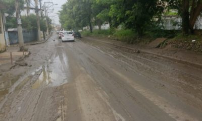 Rua amanhece lamacenta após temporal atingir São Gonçalo