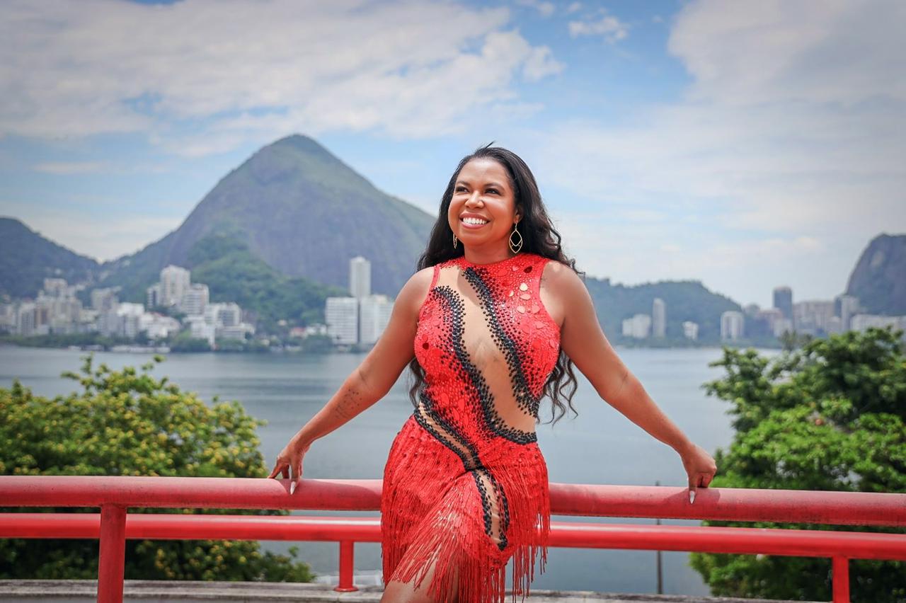 Musa aos 51 anos, Elis de Sá desabafa: 'A vida não para aos 50' (Foto: Léo Cordeiro/ Divulgação: Palmer Assessoria de Comunicação)