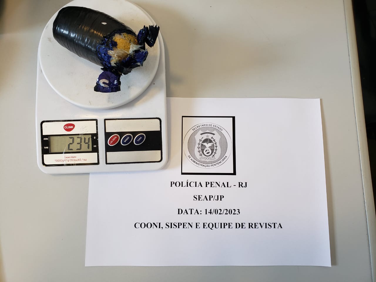 Mulheres são flagradas tentando ingressar em presídios com drogas nas partes íntimas (Foto: Divulgação)