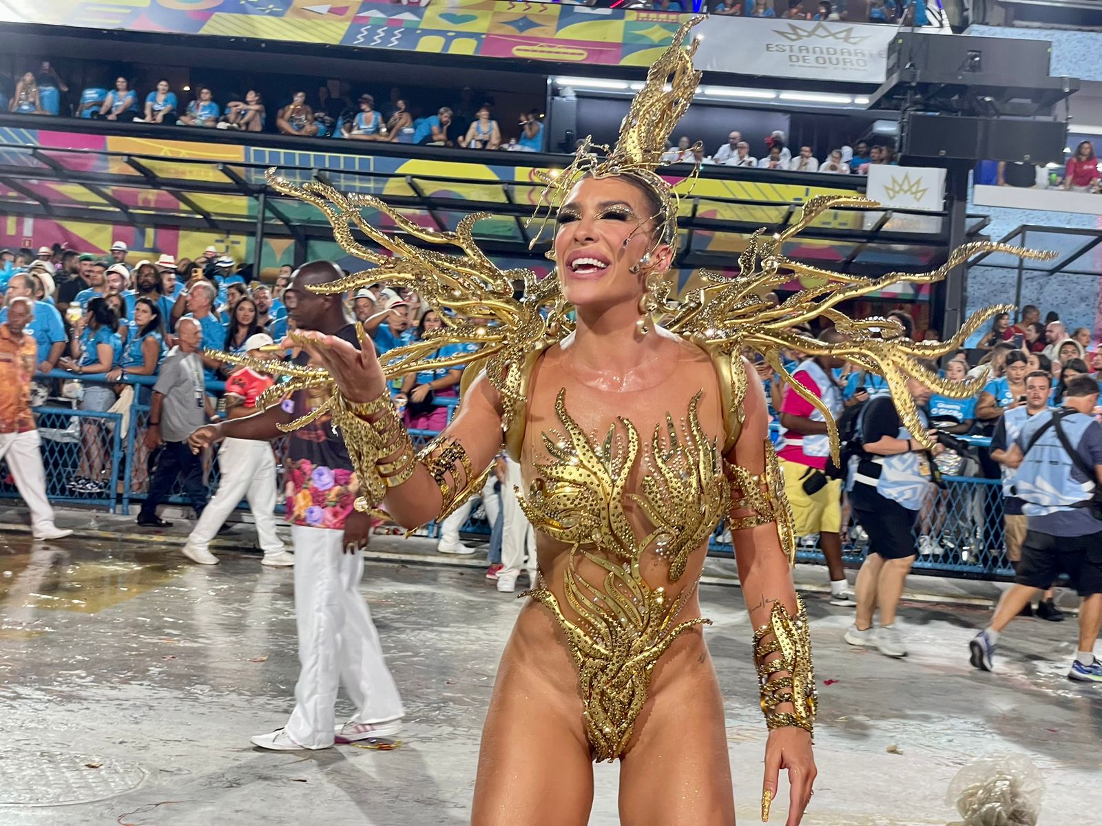 Viradouro encerra desfiles do Grupo Especial na Sapucaí