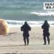 Esfera de ferro na areia de praia assusta banhistas no Japão (Foto: Reprodução/ Internet)