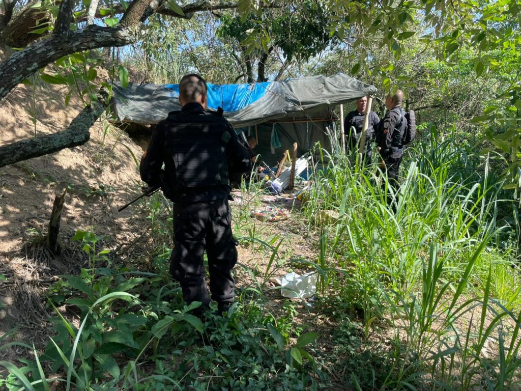 Criminoso é preso na favela da Chacrinha, na Praça Seca