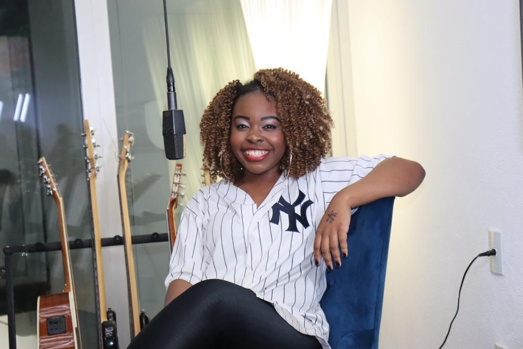 Cantora Luara Maysa comenta importância de intérprete de língua de sinais em show de Rihanna (Foto: Divulgação)