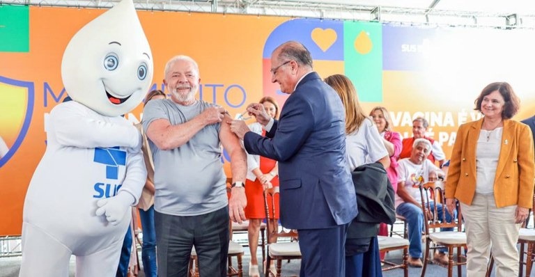 Presidente Lula recebe vacina bivalente em Brasília (Foto: Ricardo Stuckert/ Divulgação)