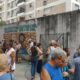Idosos fazem filas para receber a vacina bivalente contra a Covid-19, no Rio