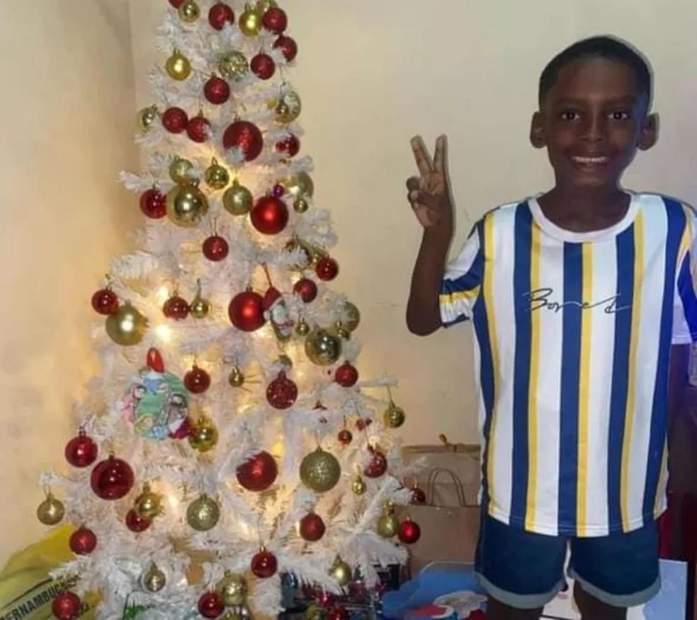 Corpo de menino Hallan Luiz é sepultado na Baixada Fluminense (Foto: Divulgação)