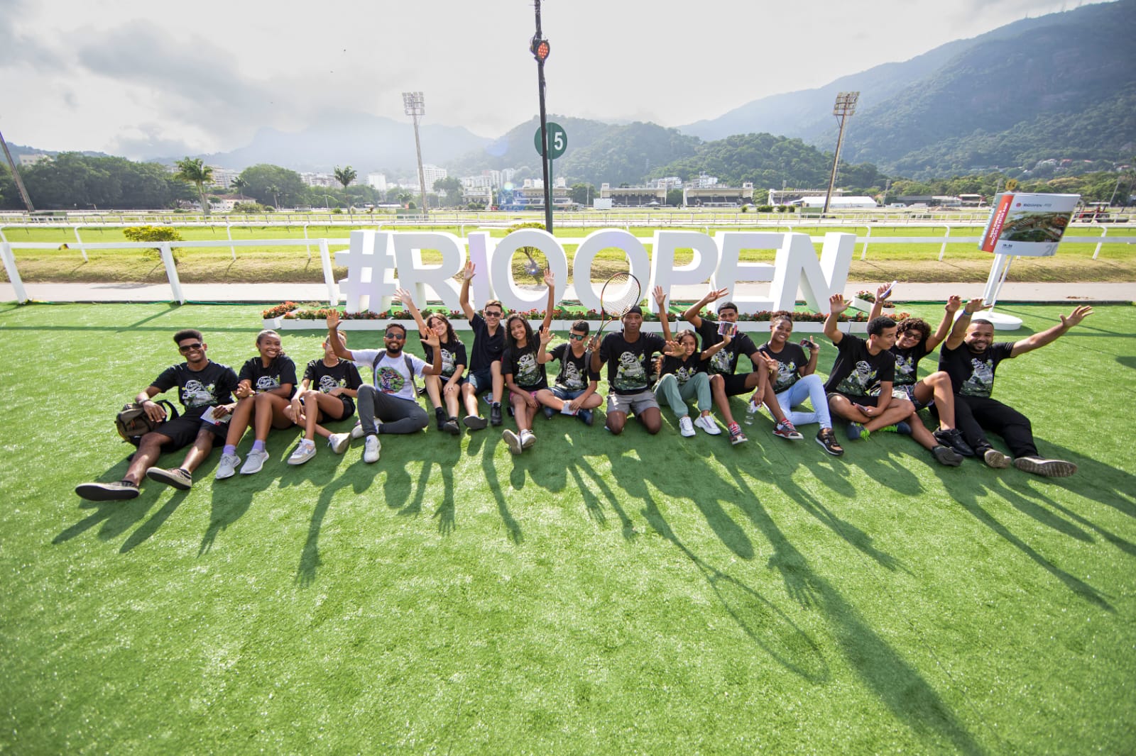 Junge Menschen aus sozialen Projekten in Alemão wurden eingeladen, sich das Rio Open anzusehen