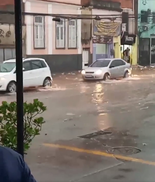 Rio entra em estágio de atenção por conta da chuva nesta sexta (Foto: Reprodução/ Redes Sociais)