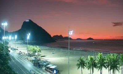 Amanhecer na Praia de Copacabana
