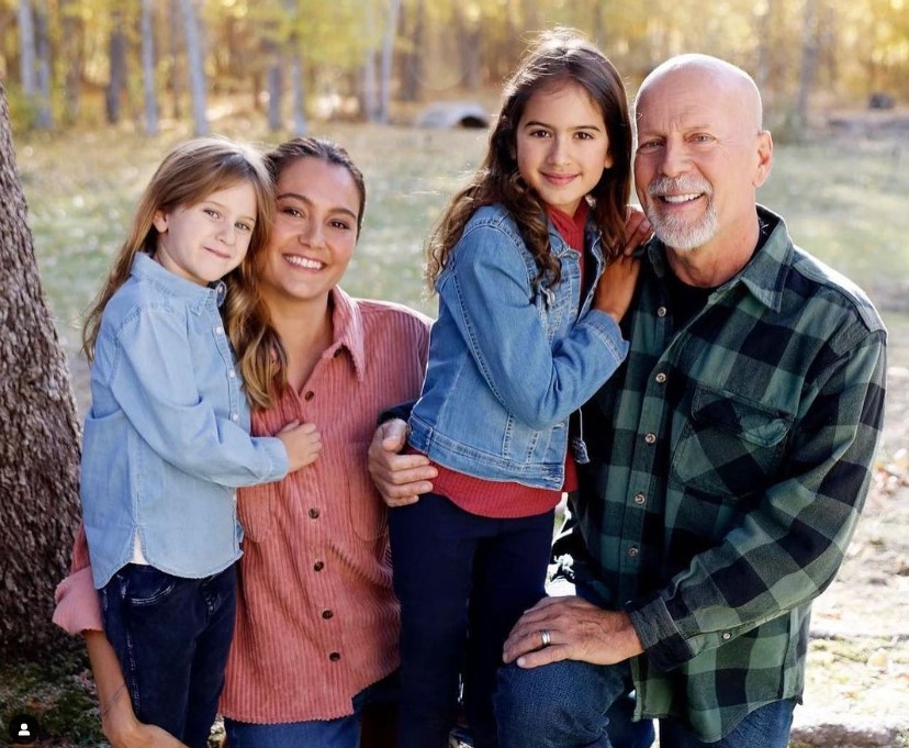 Bruce Willis ao lado da família