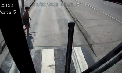 Mulher é atropelada ao atravessar na pista exclusiva do BRT na Taquara