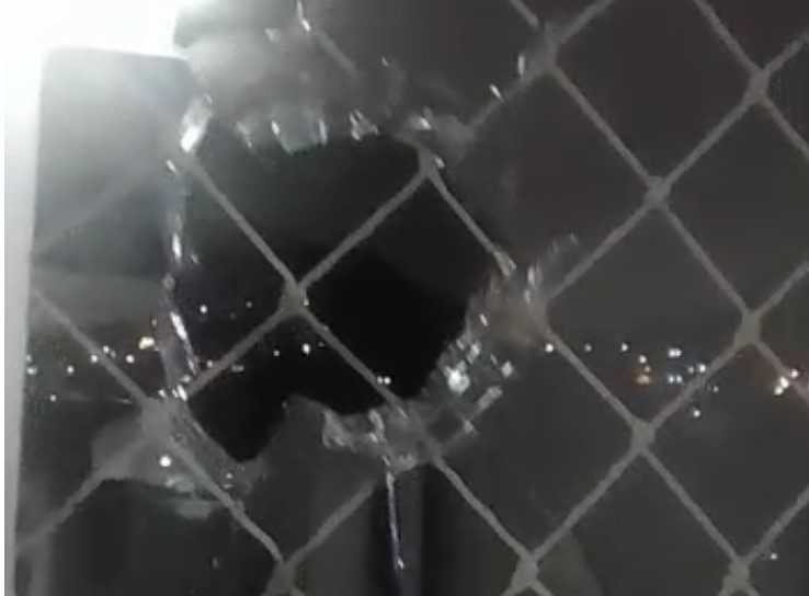 Disparo quase atinge quarto de bebê na Praça Seca que tinha acabado de receber alta do hospital