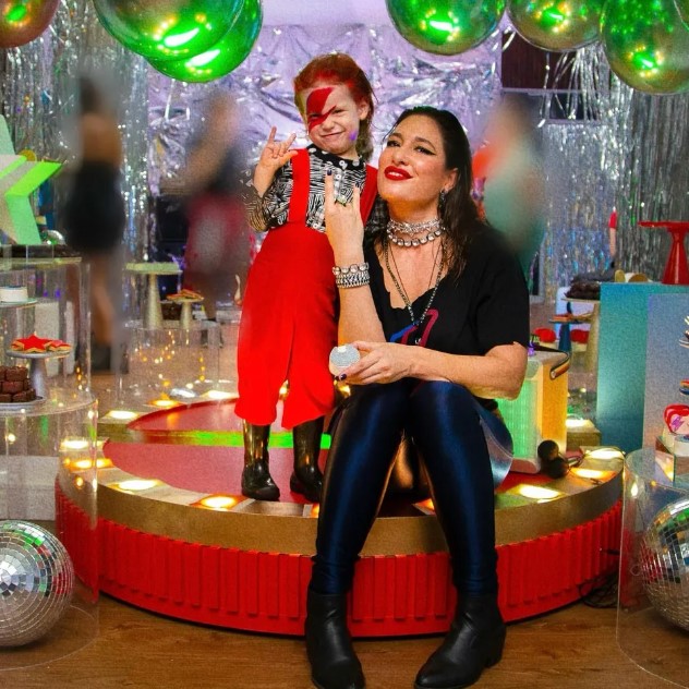 Giselle Itié com o filho Pedro, de 3 anos