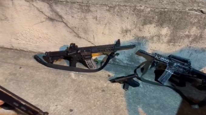 Policiais apreendem armas na Vila Kennedy