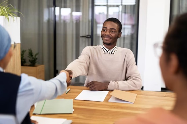 Currículo e entrevista de emprego: eternas dúvidas persistem