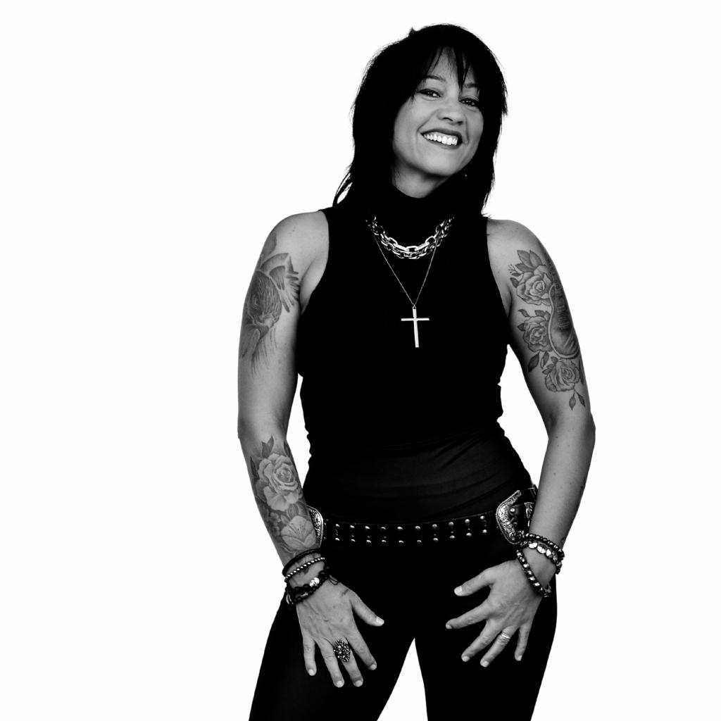 Artista faz uma homenagem às mulheres que fizeram história na cena musical do rock nacional