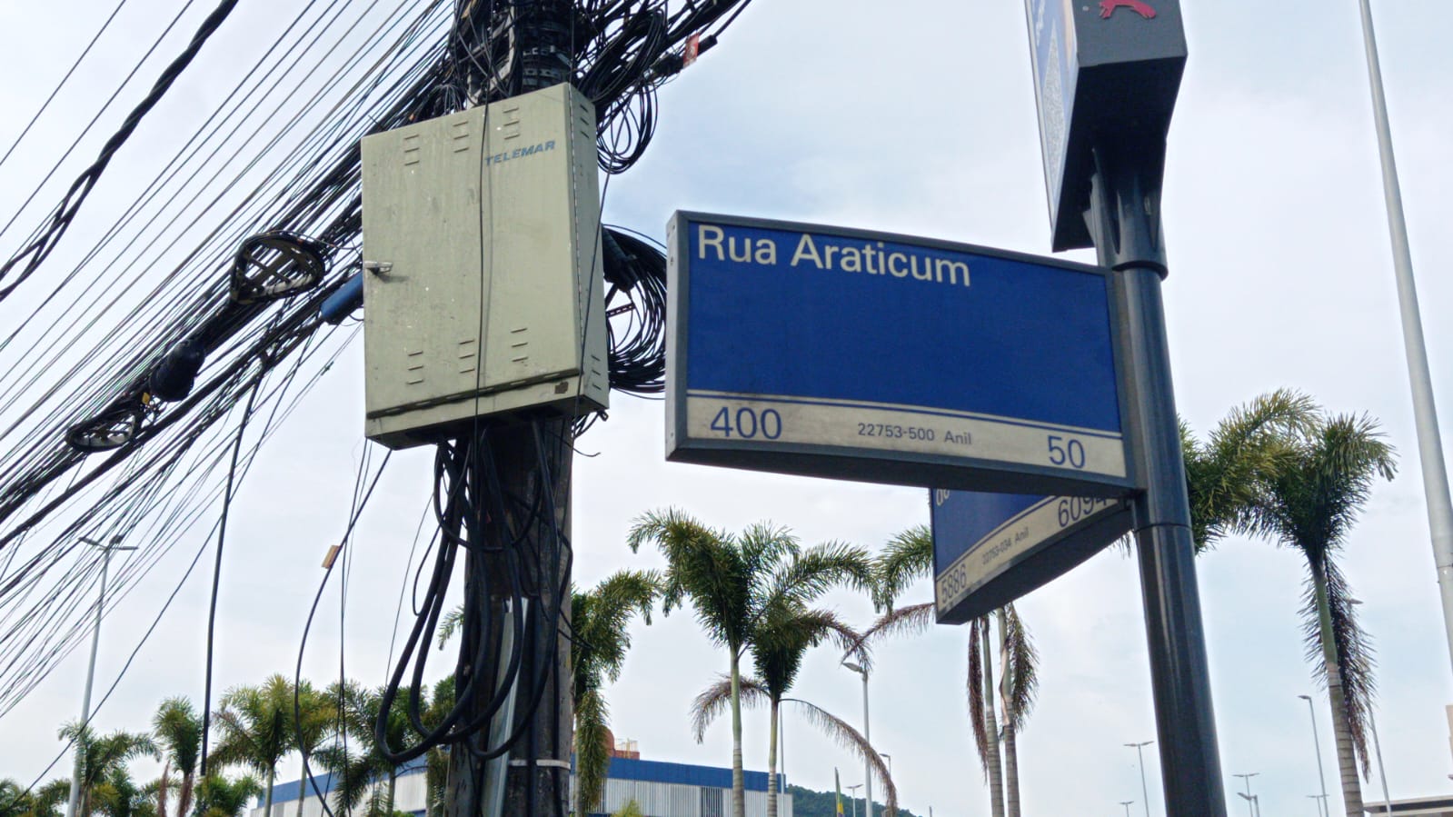 Rua Araticun, no Anil, em Jacarepaguá