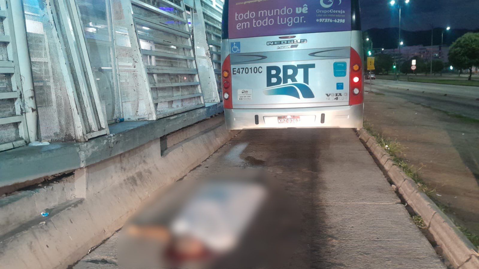 Jovem morre após ser empurrado de BRT em movimento, no Recreio
