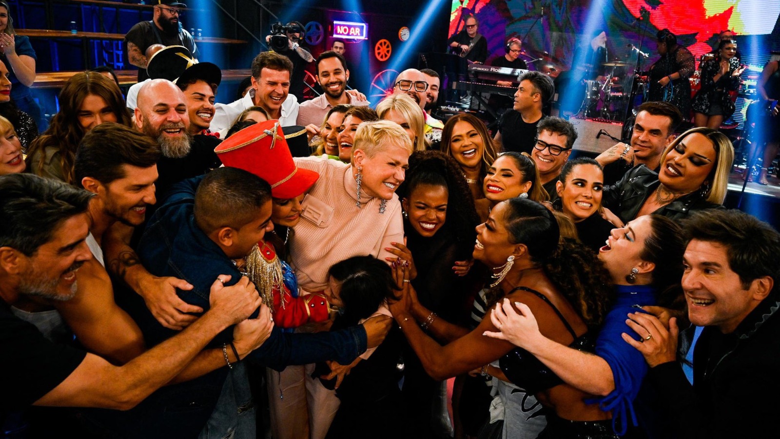 Xuxa ganha homenagem pelos 60 anos no 'Altas Horas', se declara para Sasha e diz que quer um neto (Foto: Reprodução/ CHOQUEI)