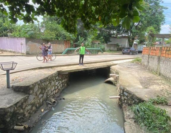 Idosa morre após cair em valão em Nova Iguaçu, na Baixada Fluminense