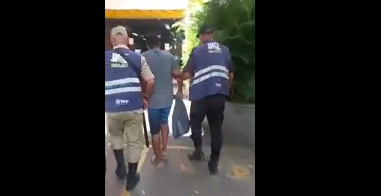 Agentes da SEOP prendem ladrão de extintor de incêndio de estações do BRT (Foto: Divulgação)