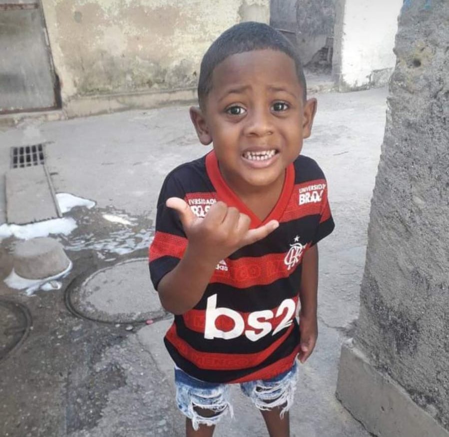 Heitor Gabriel Ferreira dos Santos, de 4 anos, morreu após cair de apartamento em Bangu