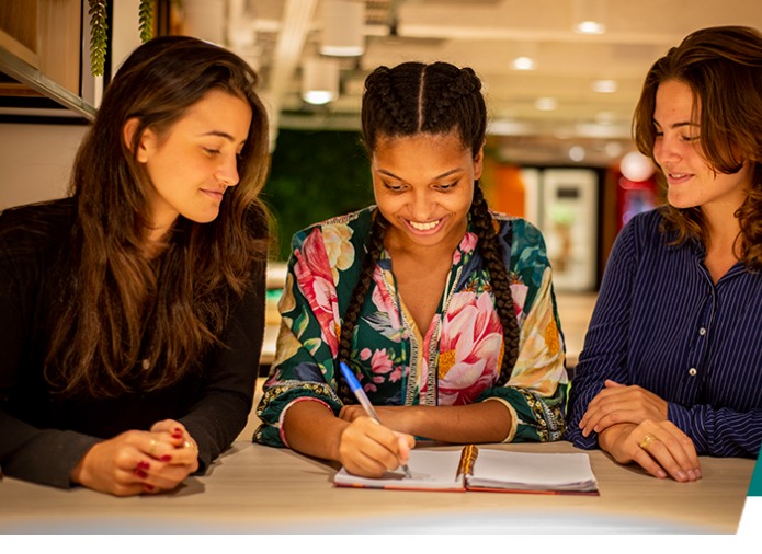 Grupo Salta Educação abre processo seletivo para programa 'Escola de Diretores' em 13 estados