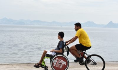 Bicicletas adaptadas e caiaques oferecem lazer inclusivo no Rio