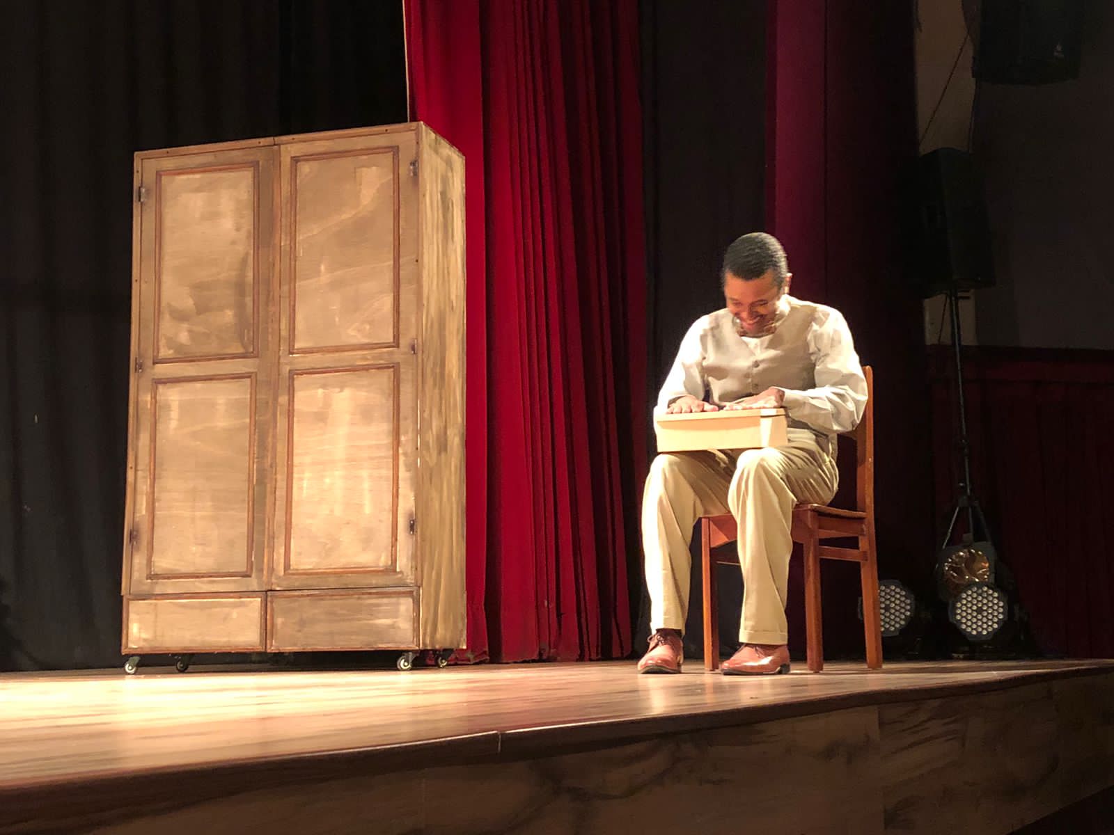 Monólogo 'Só Lupicínio' estreia com casa cheia no Teatro Vanucci (Foto: Divulgação)