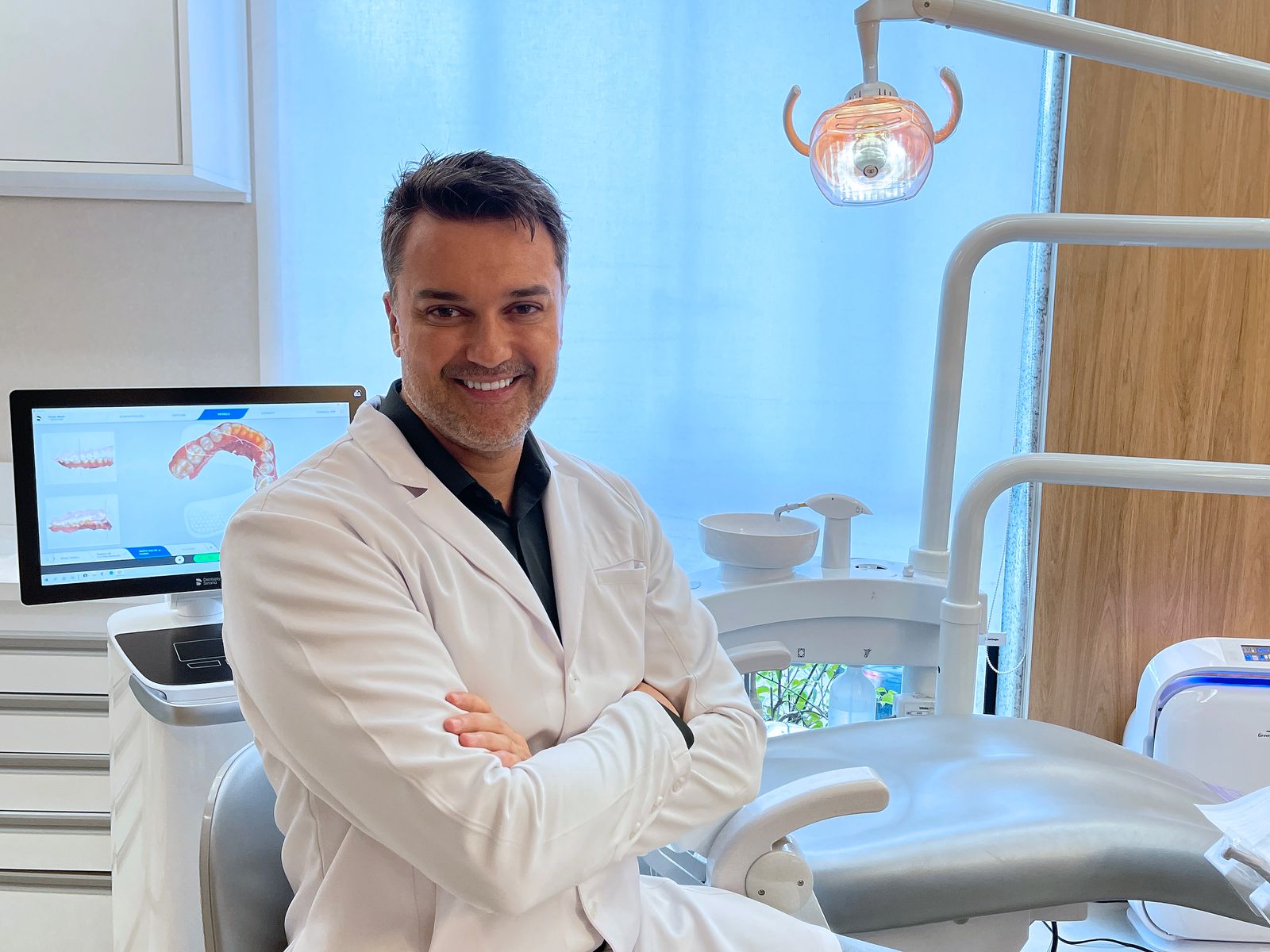 Sorriso padrão ou não? Lentes de contato nem sempre são artificiais e padrões; dentista Rafael Koubik comenta (Foto: Divulgação)