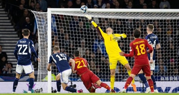 Eliminatórias da Euro: vitória da Escócia sobre a Espanha é o