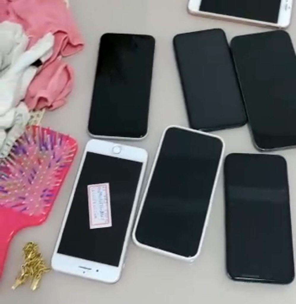 Aparelhos apreendidos durante a operação "Última Compra", da Polícia Civil, que mira quadrilha que revendia celulares roubados na internet
