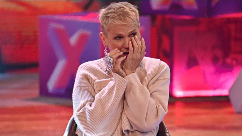 Xuxa Meneghel não segurou a emoção ao ser homenageada na Globo