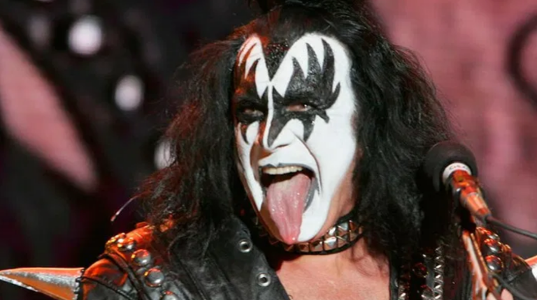 Gene Simmons, baixista do Kiss, teve mal-estar durante show em Manaus