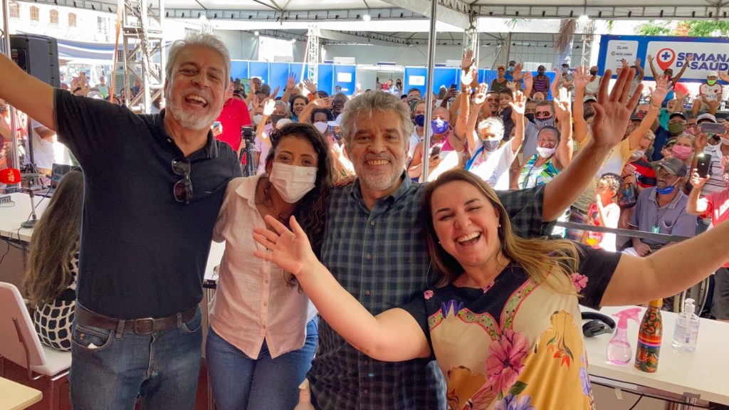 Clóvis Monteiro e parte da equipe durante a edição de dezembro de 2021 da "Semana da Saúde" na Praça do Pacificador