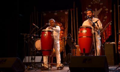 Thiago da Serrinha e Maurício Tizumba celebram juntos no show 'Prosas de Tambores' (Foto: Divulgação)