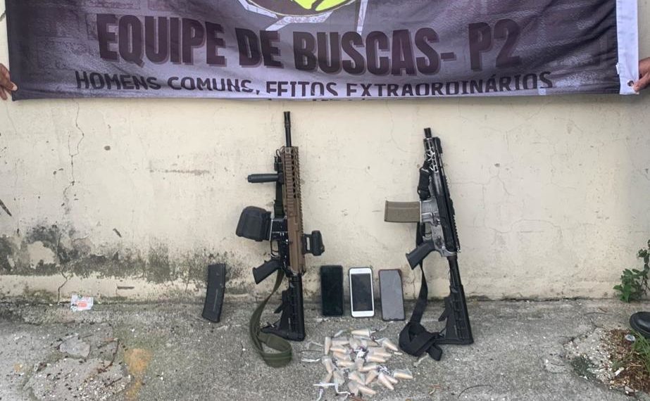 Fuzis apreendidos na Zona Norte do Rio