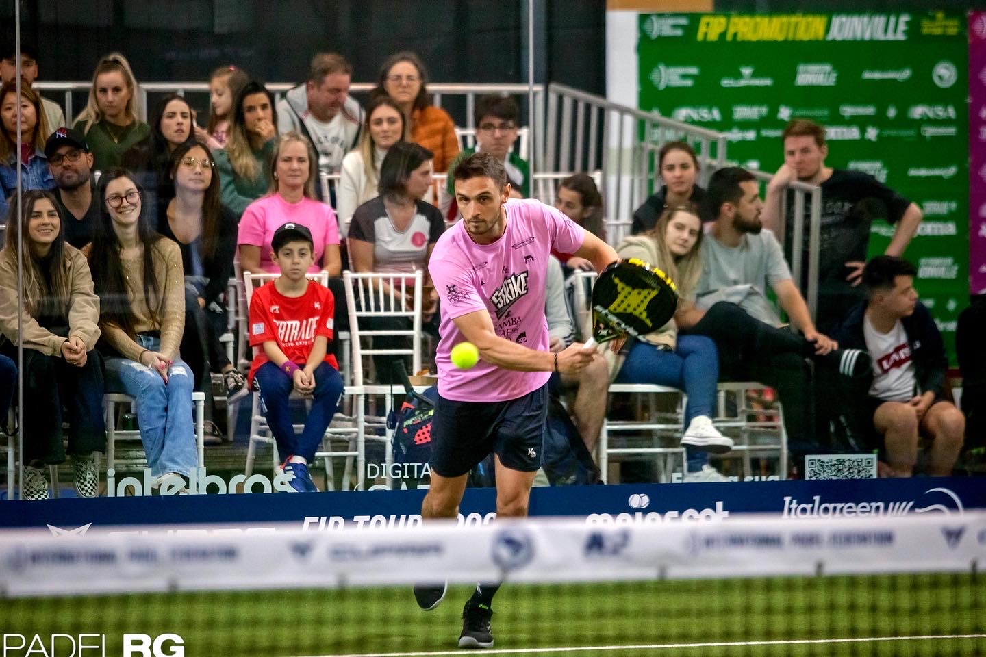 Padel: conheça o esporte que vem conquistando famosos e anônimos no Brasil e no mundo (Foto: Padel RG/ Divulgação)