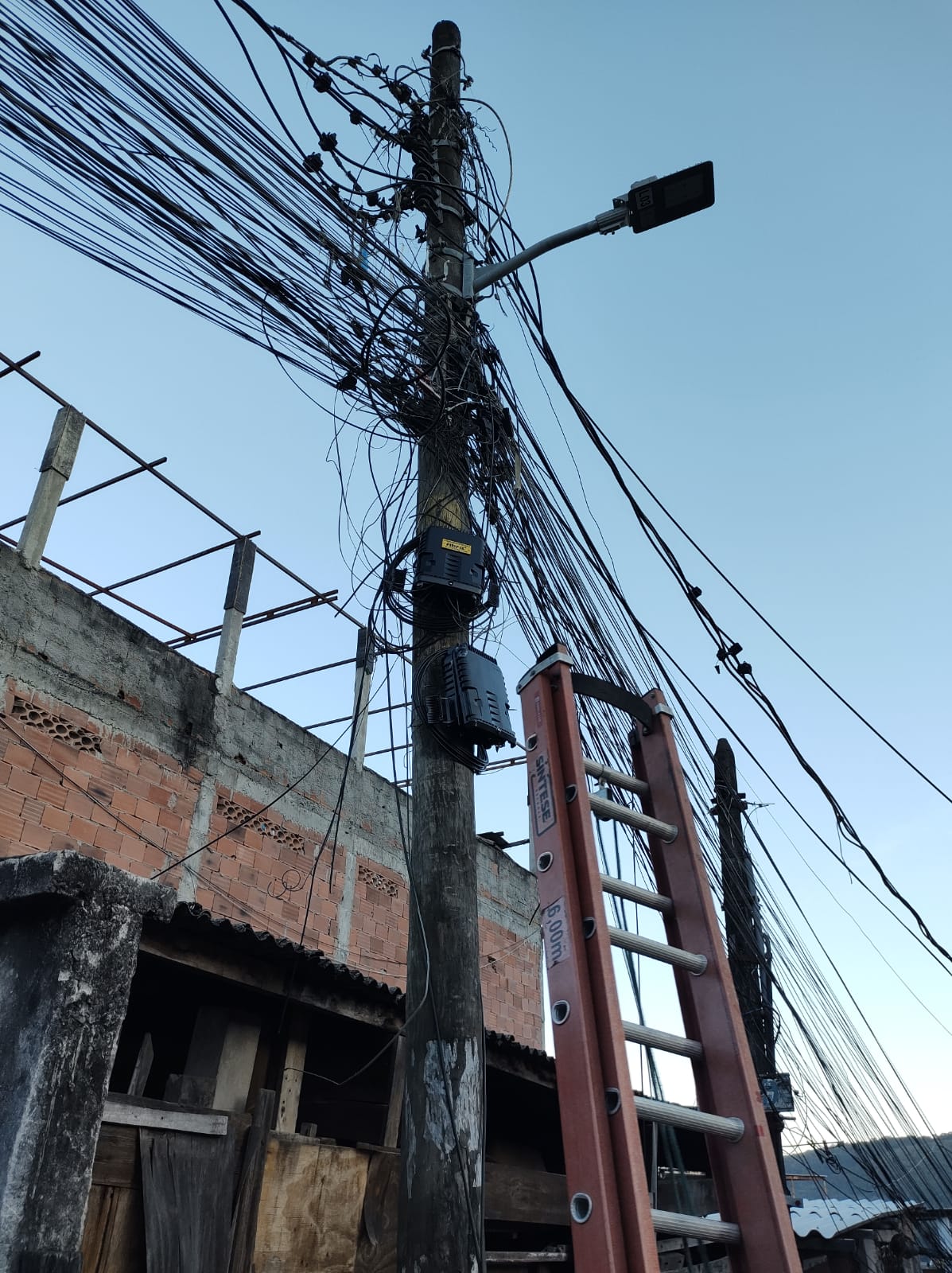 Operação mira monopólio da internet pelo tráfico na Zona Oeste do Rio