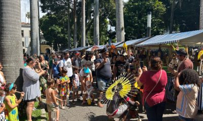 Feira de Artesanato Indígena ocupa jardins do Museu da República na Zona Sul do Rio (Foto: Giovanna Faria/ Super Rádio Tupi)