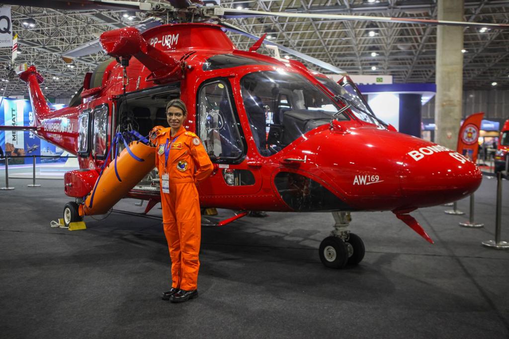 Mulher assume comando de Grupamento de Operações Aéreas da CBMERJ (Foto: Divulgação)