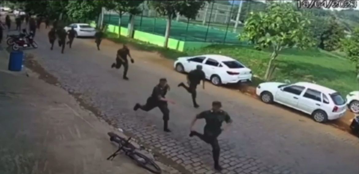 Homem furta bicicleta e é perseguido por pelotão do Exército